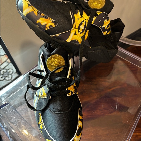 Versace Black and Gold Medusa Sneakers - Picture 4 of 8